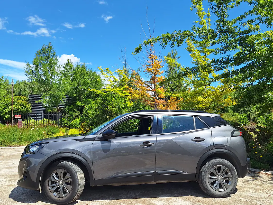 Peugeot 2008 Active 1.2L / Año 2022 4