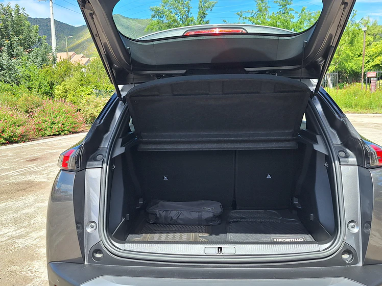 Peugeot 2008 Active 1.2L / Año 2022 11
