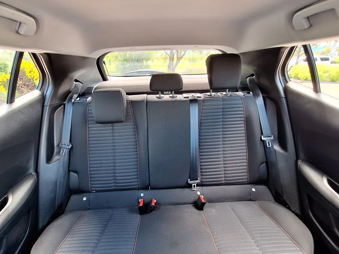 Peugeot 2008 Active 1.2L / Año 2022 19