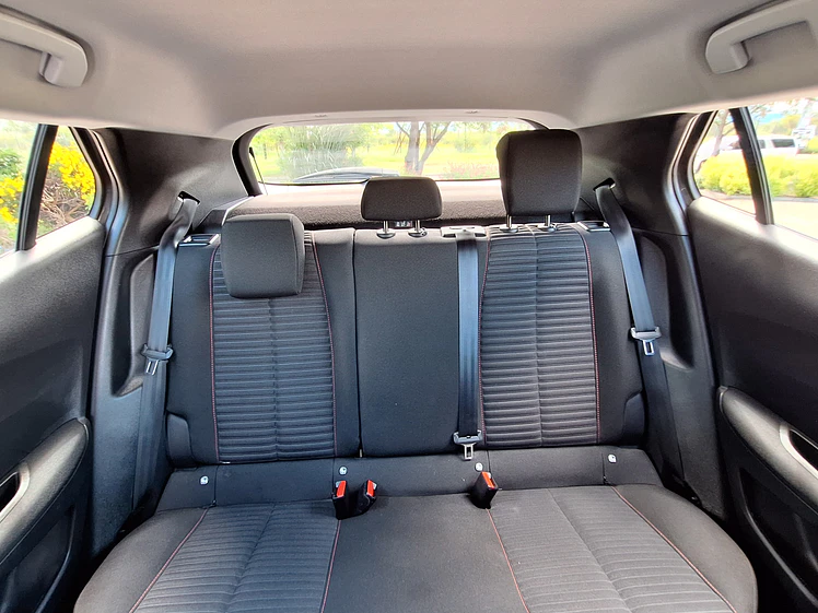 Peugeot 2008 Active 1.2L / Año 2022 19