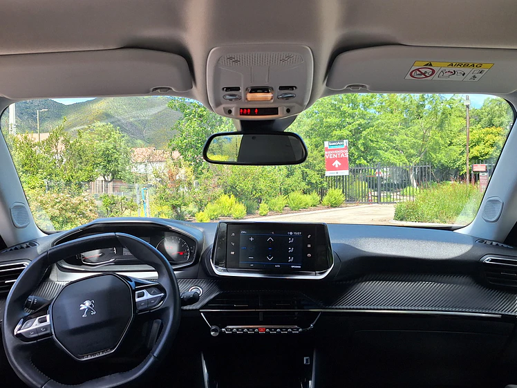 Peugeot 2008 Active 1.2L / Año 2022 21