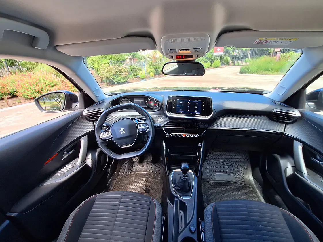 Peugeot 2008 Active 1.2L / Año 2022 23