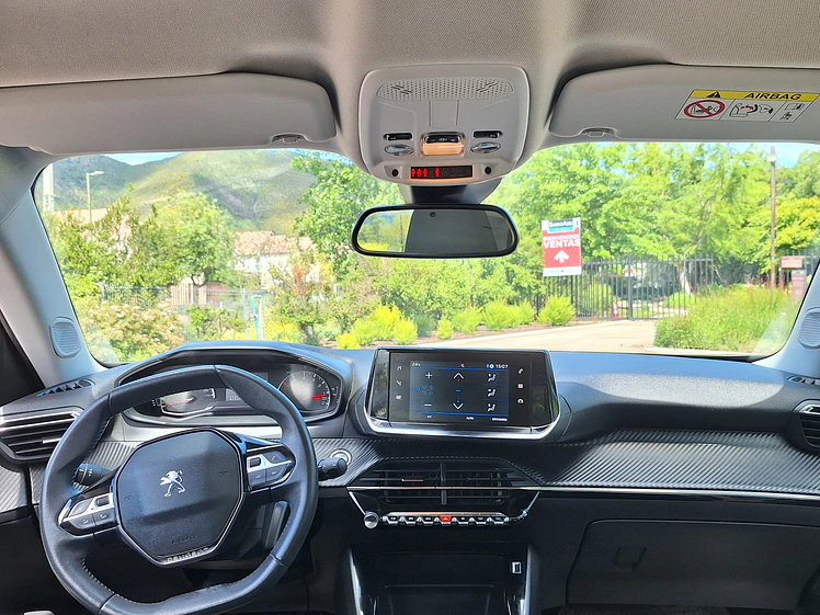 Peugeot 2008 Active 1.2L / Año 2022 24