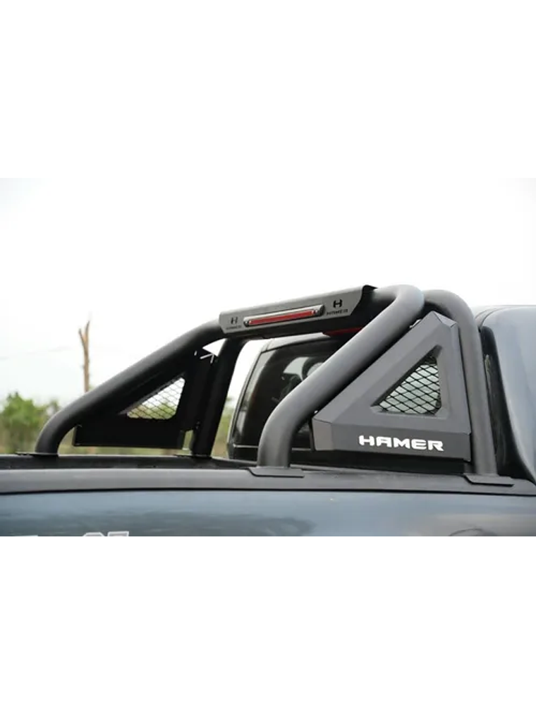 BARRA 4X4 HEAVY DUTY HAMER SERIE KNIGHT EN TUBO DE ACERO 76.2 MM CON TERCERA LUZ DE FRENO LED PARA TOYOTA HILUX REVO 2016 EN ADELANTE 1