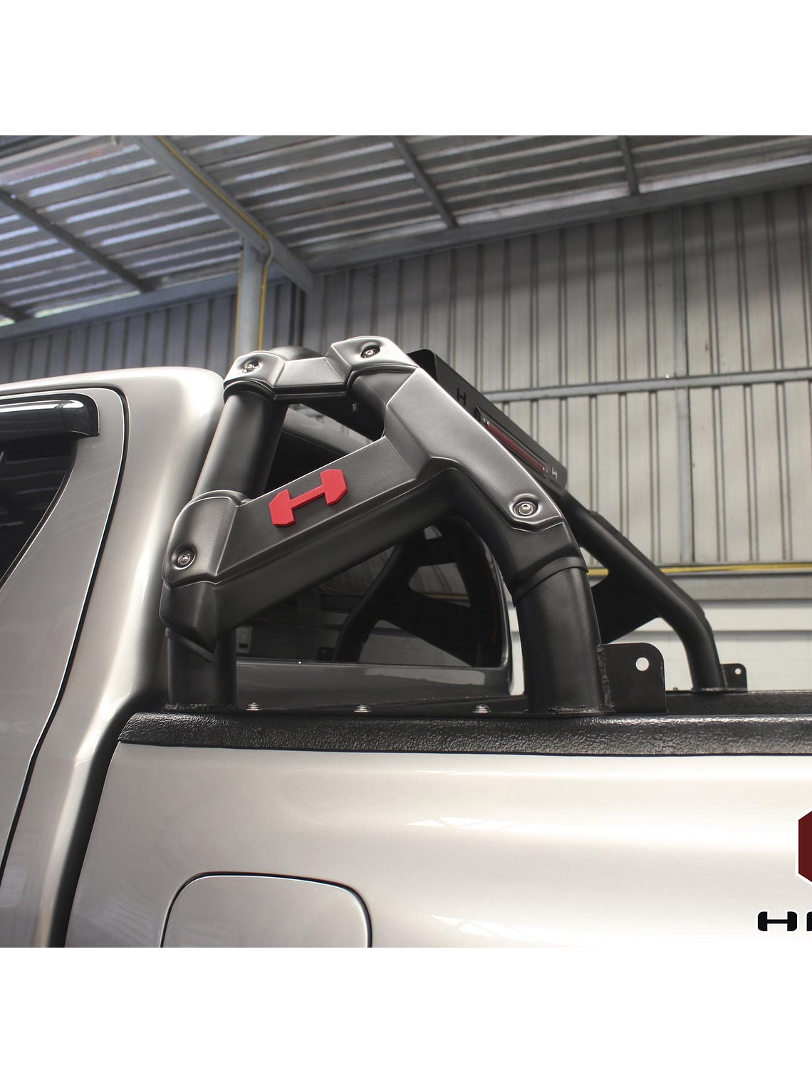 BARRA ANTIVUELCO HAMER TOYOTA HILUX REVO 2016 EN ADELANTE/ FORD RANGER 2013/2023/ MAZDA BT50 2013/2023/ NISSAN NP300 2016 EN ADELANTE - SERIE HECTOR 1