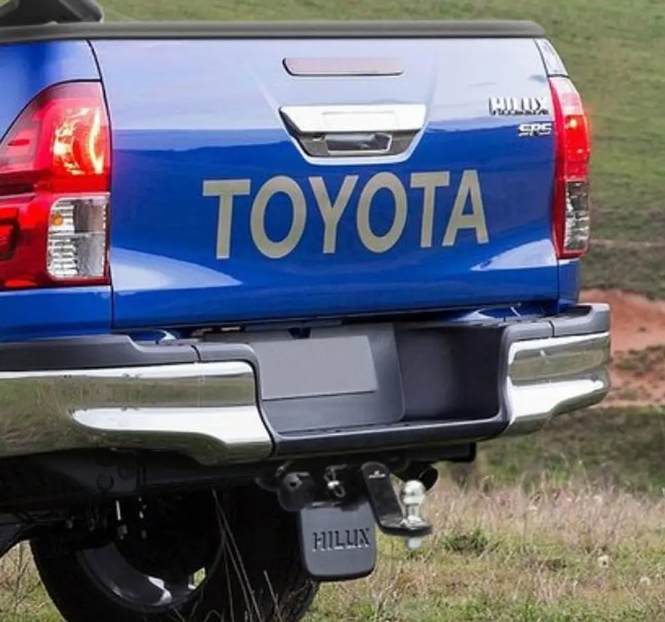 ENGANCHE DE REMOLQUE TOYOTA HILUX REVO 2016/2025 1