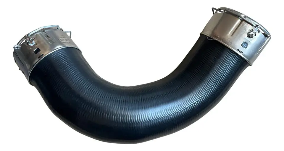 MANGUERA DE ENTRADA AL INTERCOOLER TOYOTA HILUX 2.4 Y 2.8 2016/2021 1
