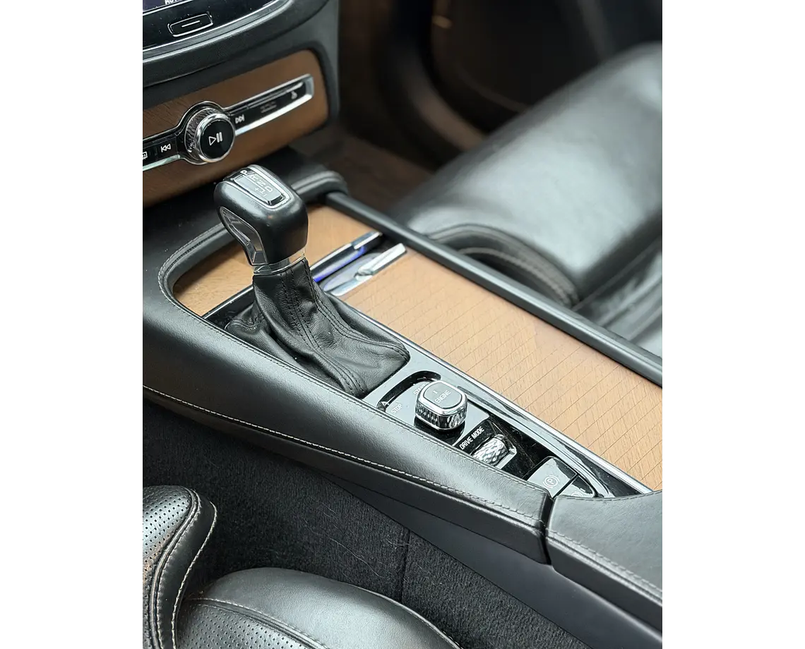 Volvo Xc90 2.0 T6 Inscriptcion — foto 18 de 40