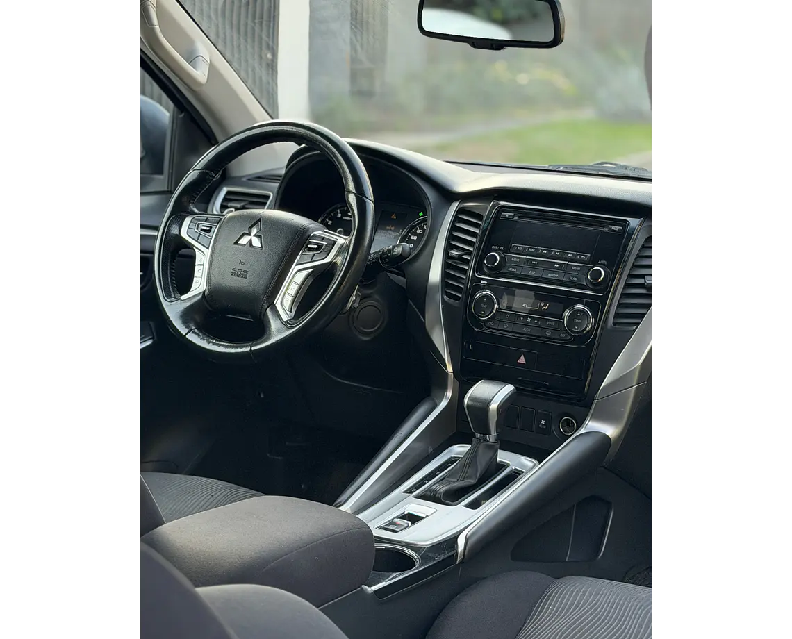 Mitsubishi Montero Sport — foto 14 de 34