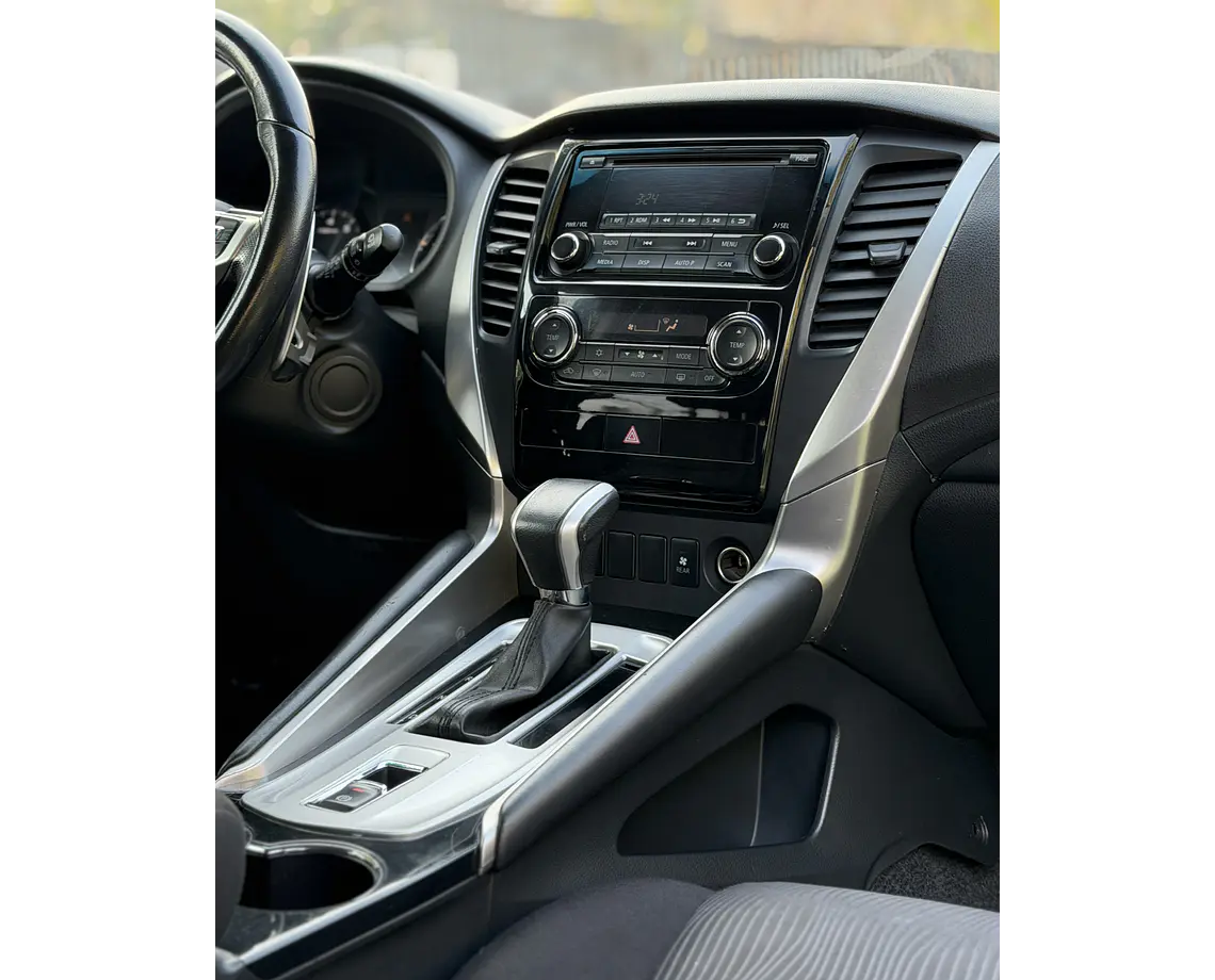 Mitsubishi Montero Sport — foto 18 de 34