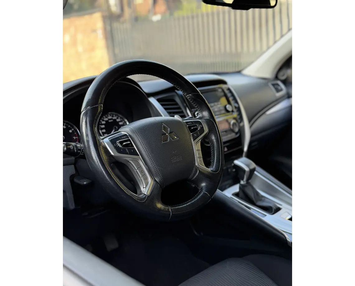 Mitsubishi Montero Sport — foto 10 de 34