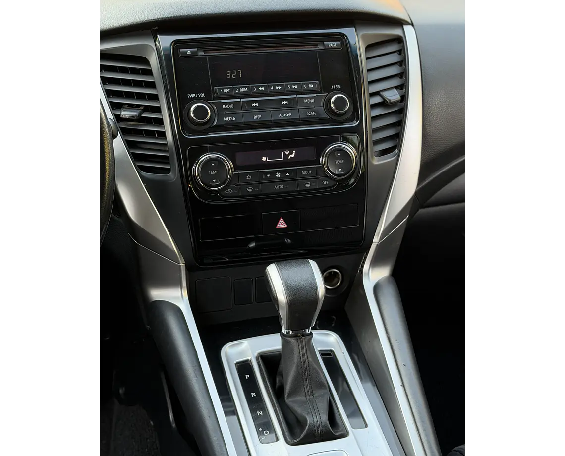 Mitsubishi Montero Sport — foto 12 de 34