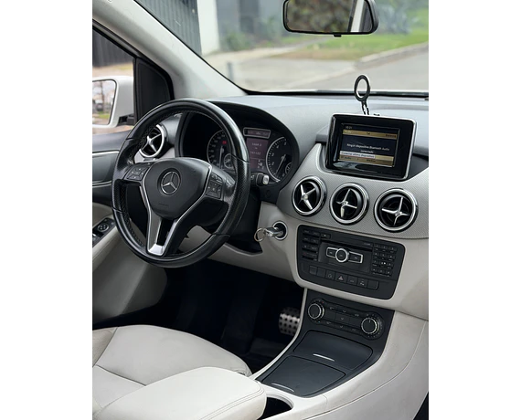 MERCEDES-BENZ B180 1.6 BLUEEFFICIENCY AUT 2013