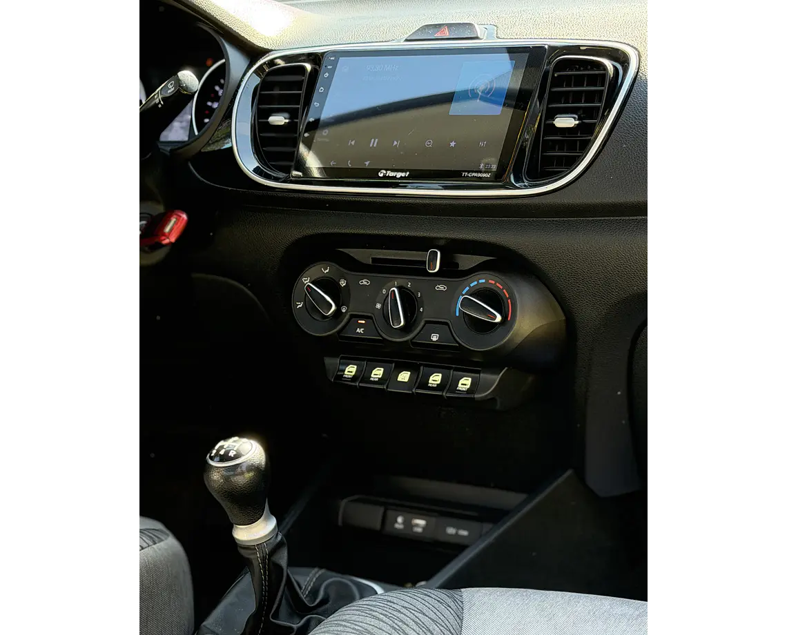 KIA Soluto 1.4 Lx — foto 18 de 34