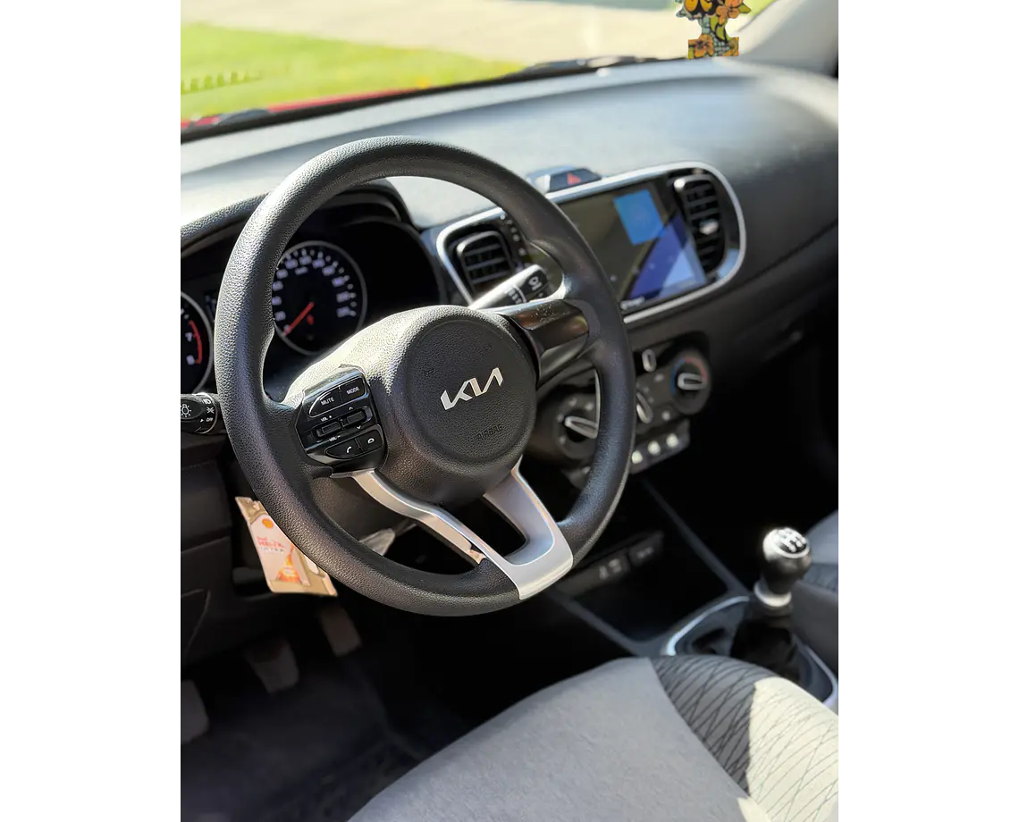 KIA Soluto 1.4 Lx — foto 12 de 34