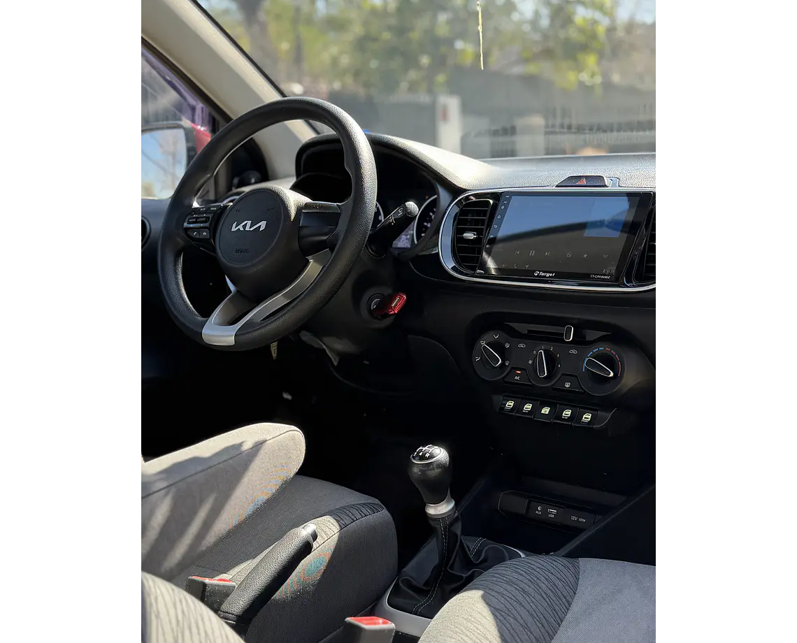 KIA Soluto 1.4 Lx — foto 16 de 34