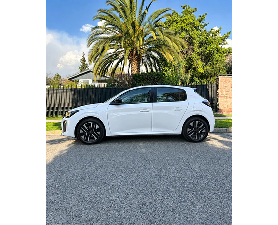 PEUGEOT 208 ALLURE 1.2 HIBRIDO 136 HP AUTO 2025