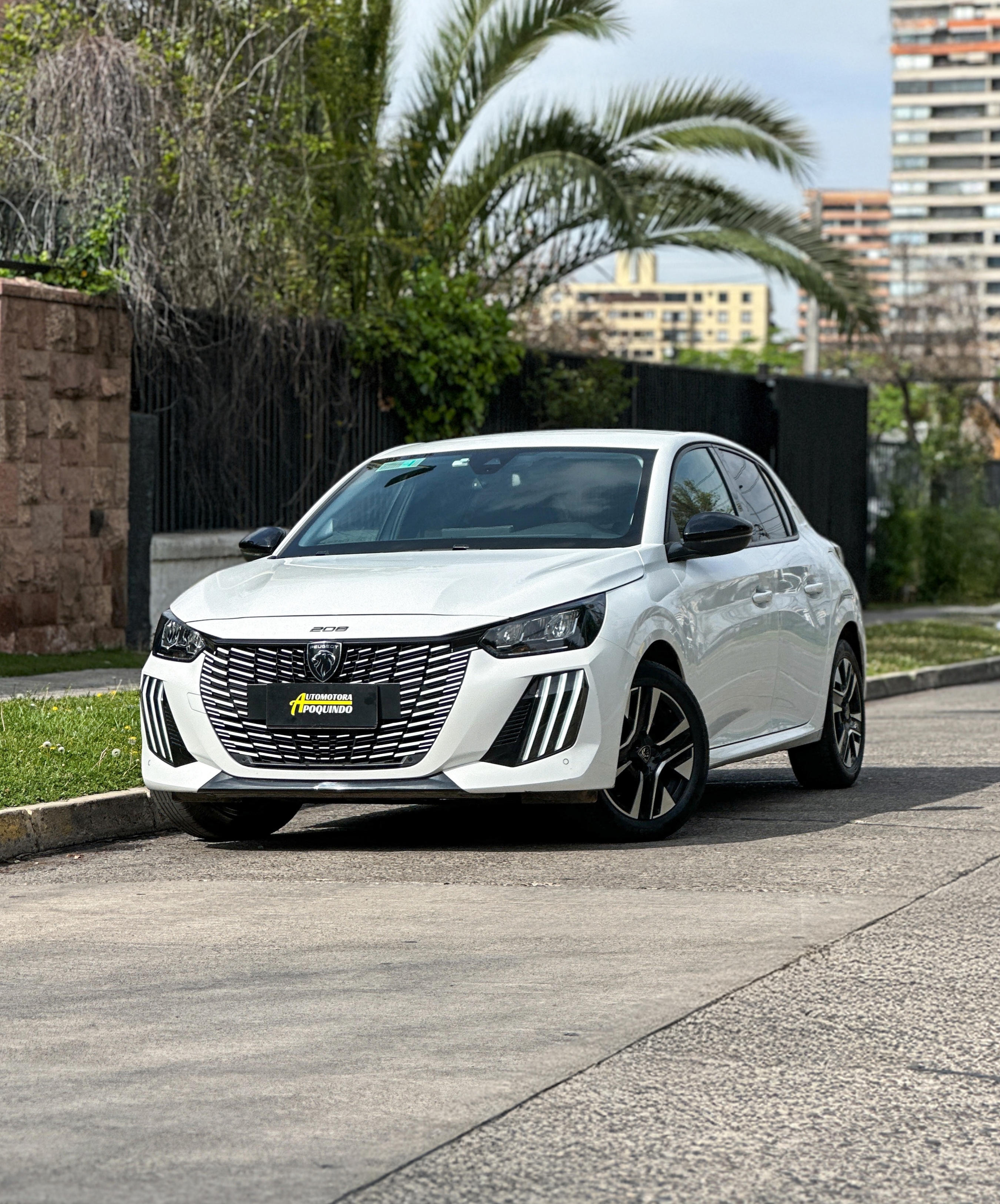 Peugeot 208 ALLURE 1.2 HIBRIDO 136 HP AUTO 2025, foto 1 de 15