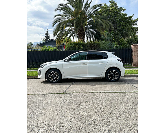 PEUGEOT 208 ALLURE 1.2 HIBRIDO 136 HP AUTO 2025