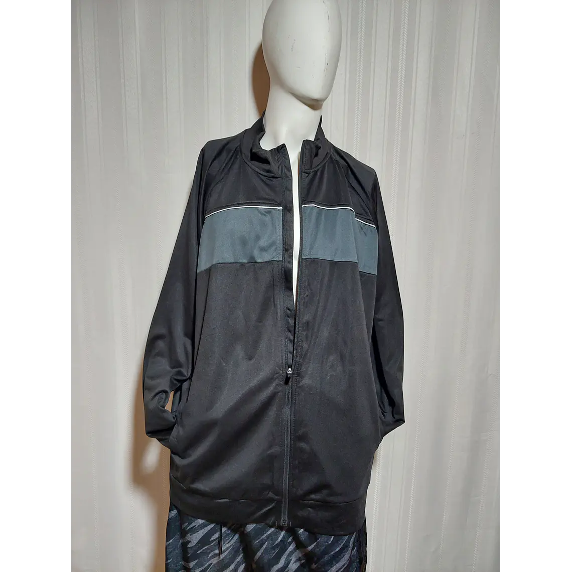 CHAQUETA DEPORTIVA NEGRA ATHLETIC TALLA 3XL 1