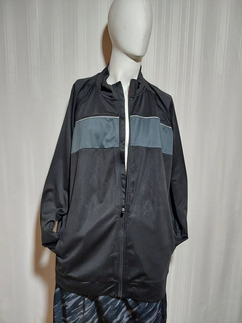 CHAQUETA DEPORTIVA NEGRA ATHLETIC TALLA 3XL 1