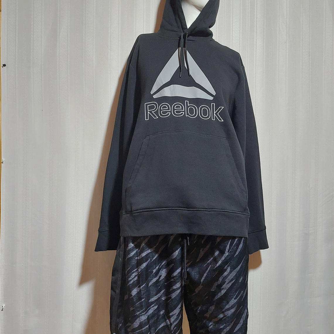 POLERÓN NEGRO REEBOK TALLA XL 1