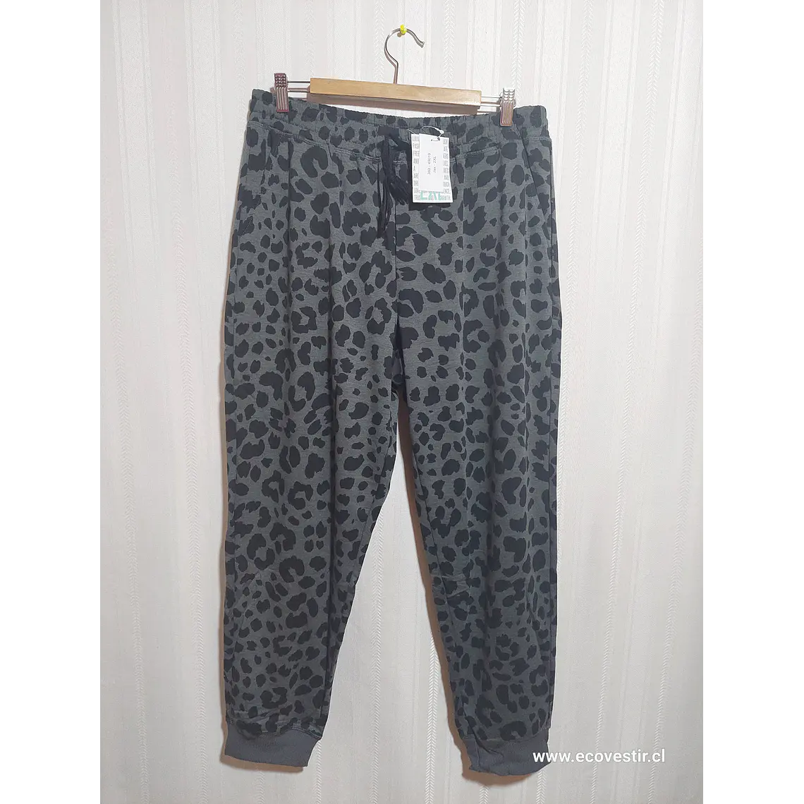 PANTALÓN BUZO NEGRO ESTAMPADO LULAROA TALLA 2XL 1
