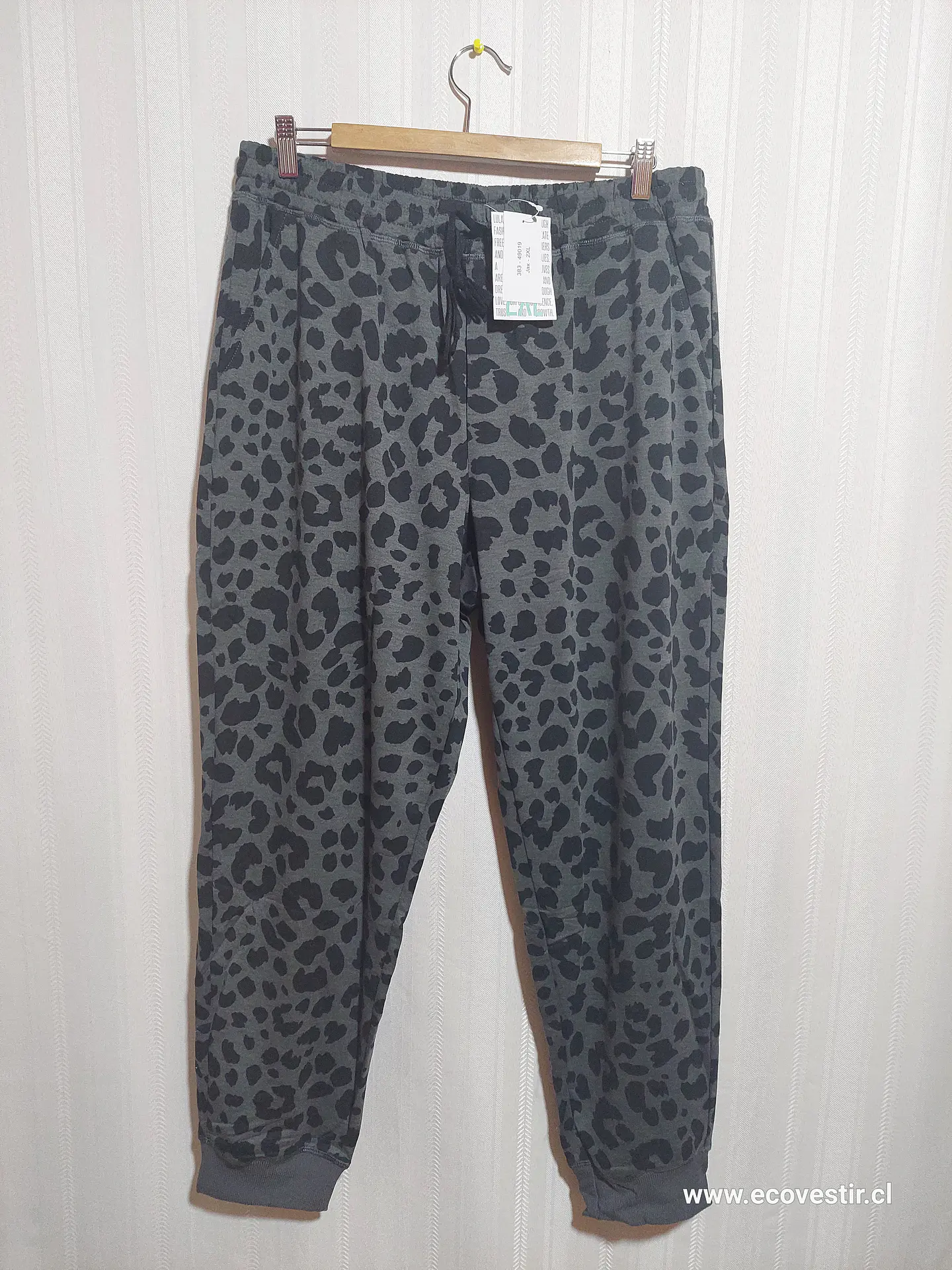 PANTALÓN BUZO NEGRO ESTAMPADO LULAROA TALLA 2XL 1