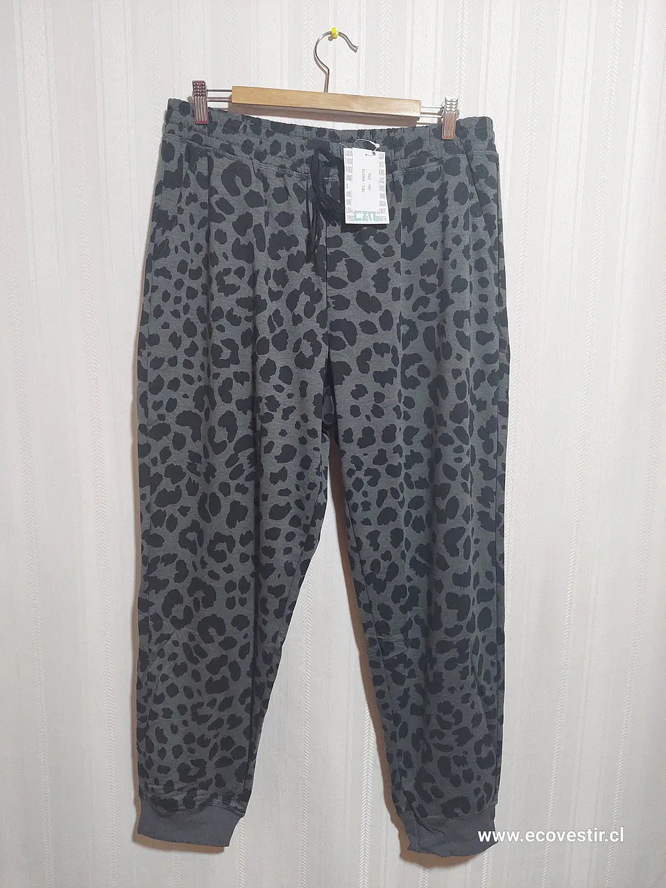 PANTALÓN BUZO NEGRO ESTAMPADO LULAROA TALLA 2XL 1