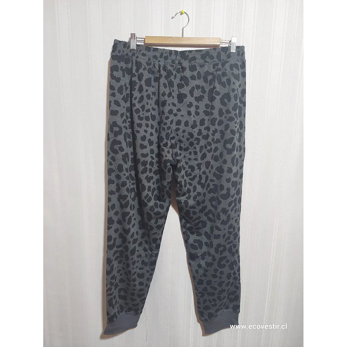 PANTALÓN BUZO NEGRO ESTAMPADO LULAROA TALLA 2XL 2
