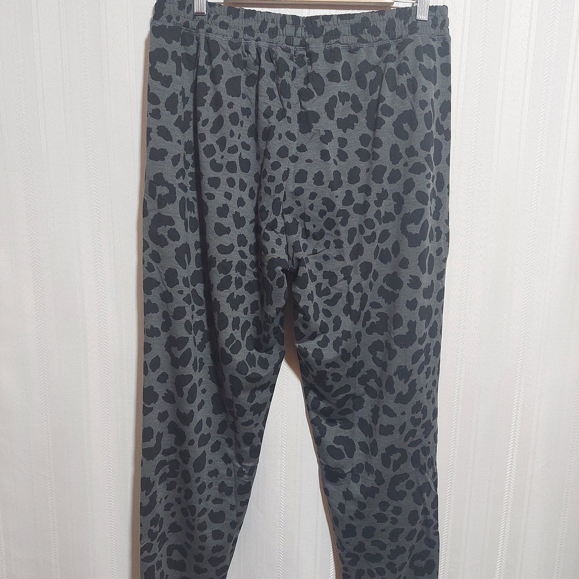 PANTALÓN BUZO NEGRO ESTAMPADO LULAROA TALLA 2XL 2