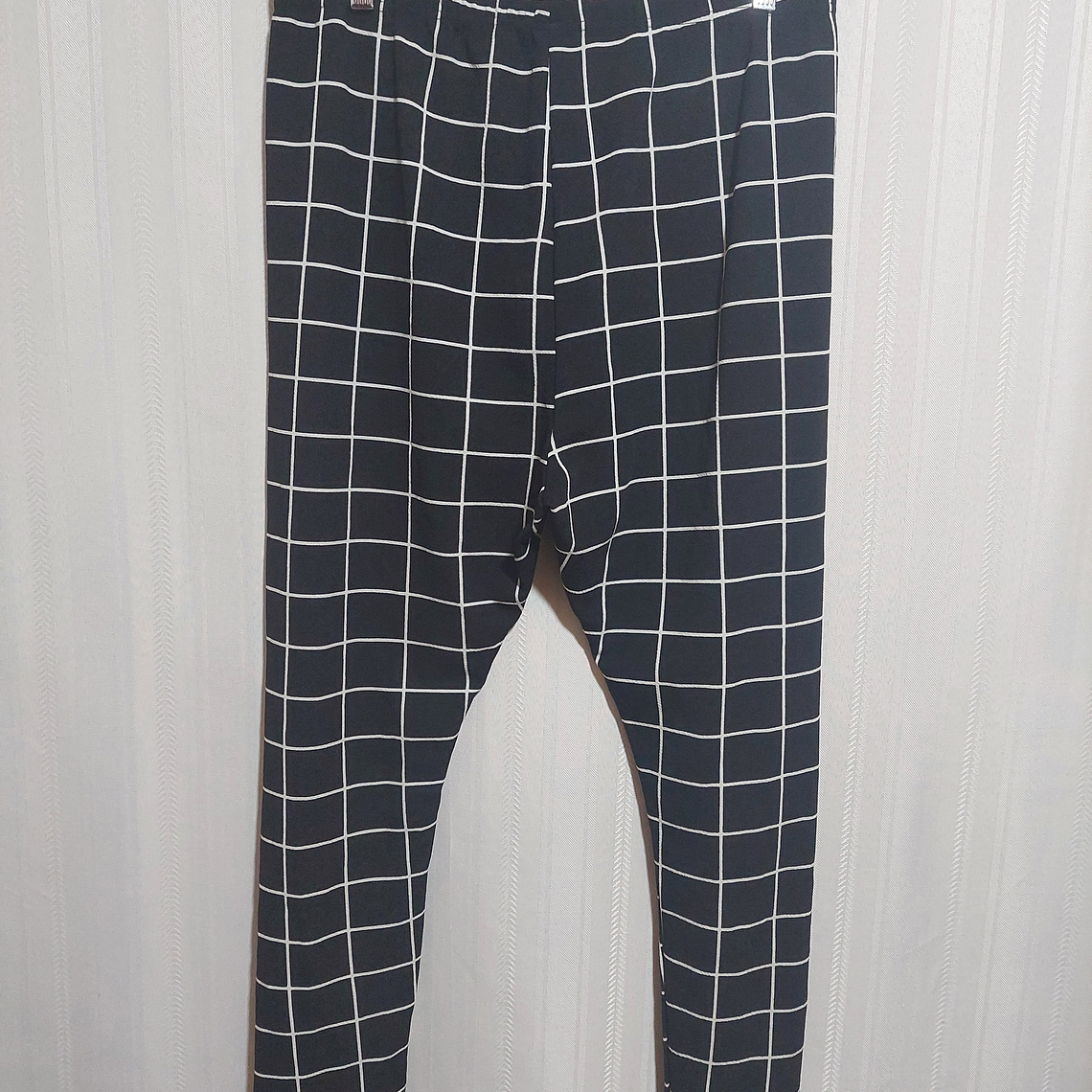 PANTALÓN CALZA NEGRO ESTAMPADO SHEIN TALLA 1XL 1
