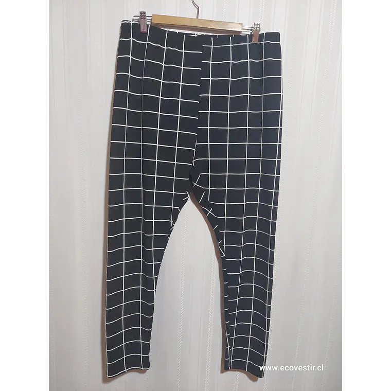 PANTALÓN CALZA NEGRO ESTAMPADO SHEIN TALLA 1XL 2