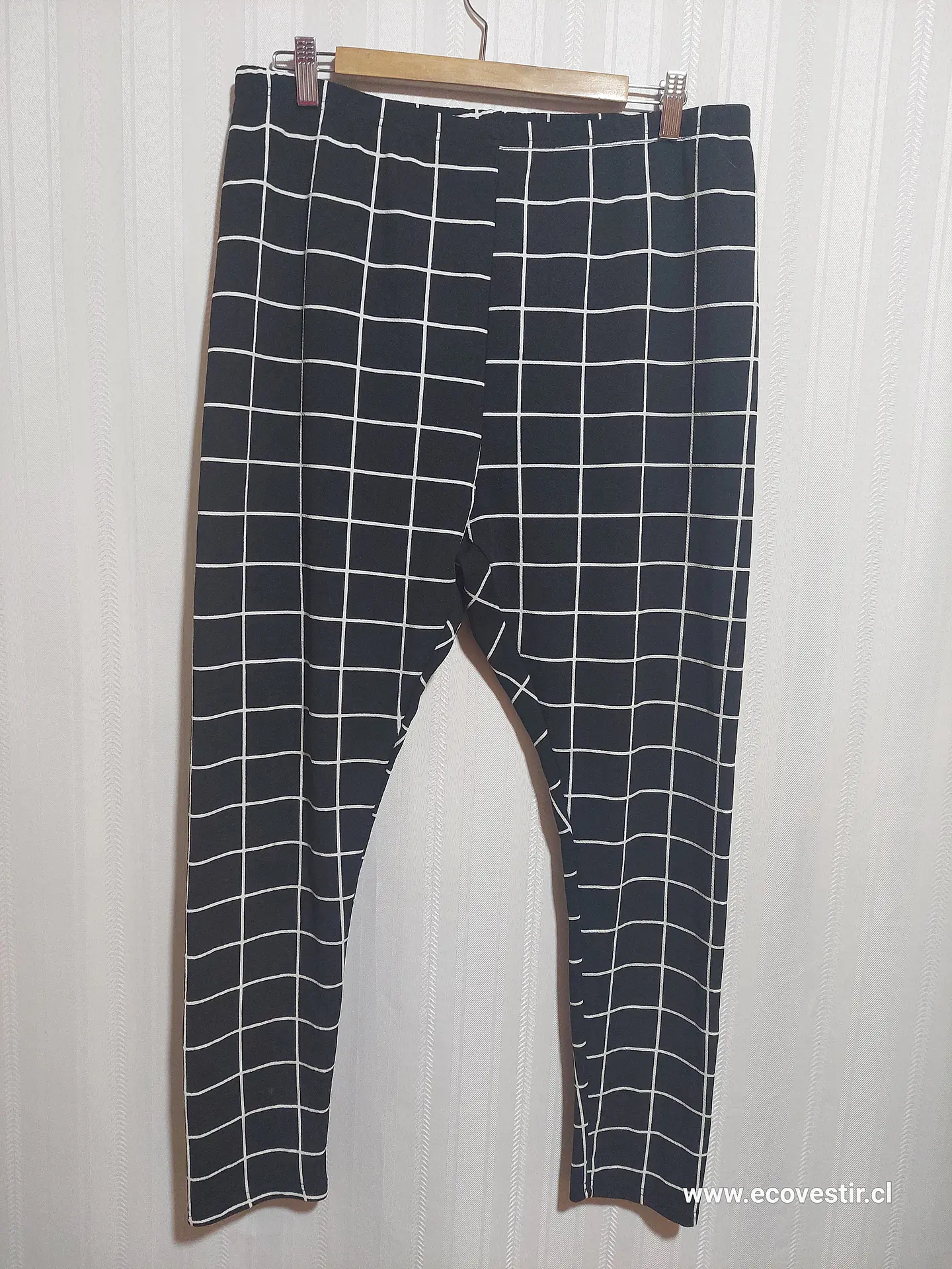 PANTALÓN CALZA NEGRO ESTAMPADO SHEIN TALLA 1XL 2