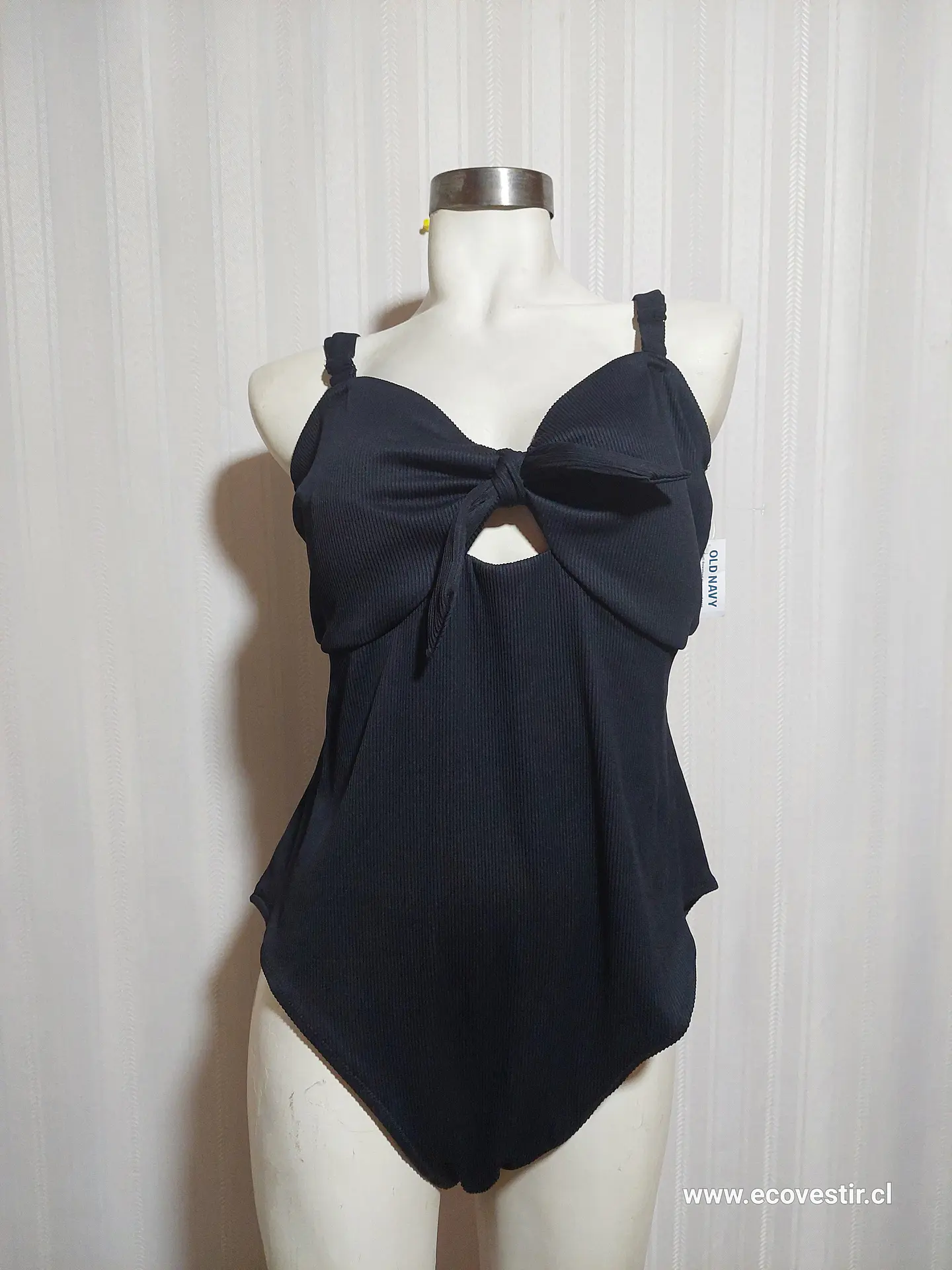 TRAJE DE BAÑO NEGRO OLD NAVY TALLA 3XL 1