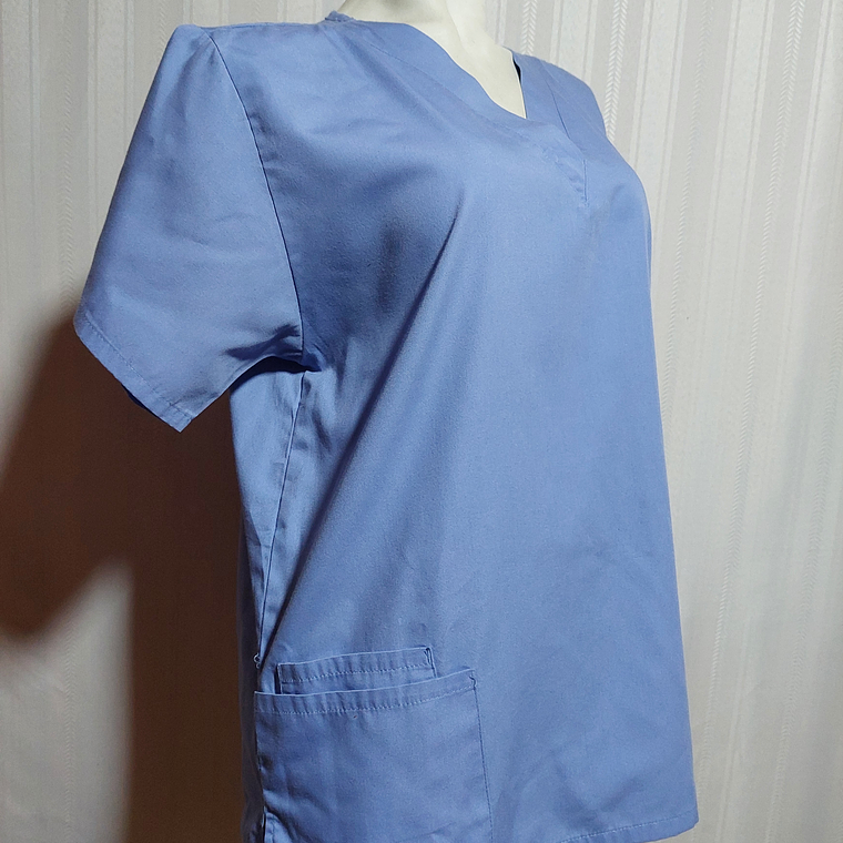 POLERA CELESTE SCRUBS TALLA XL 2