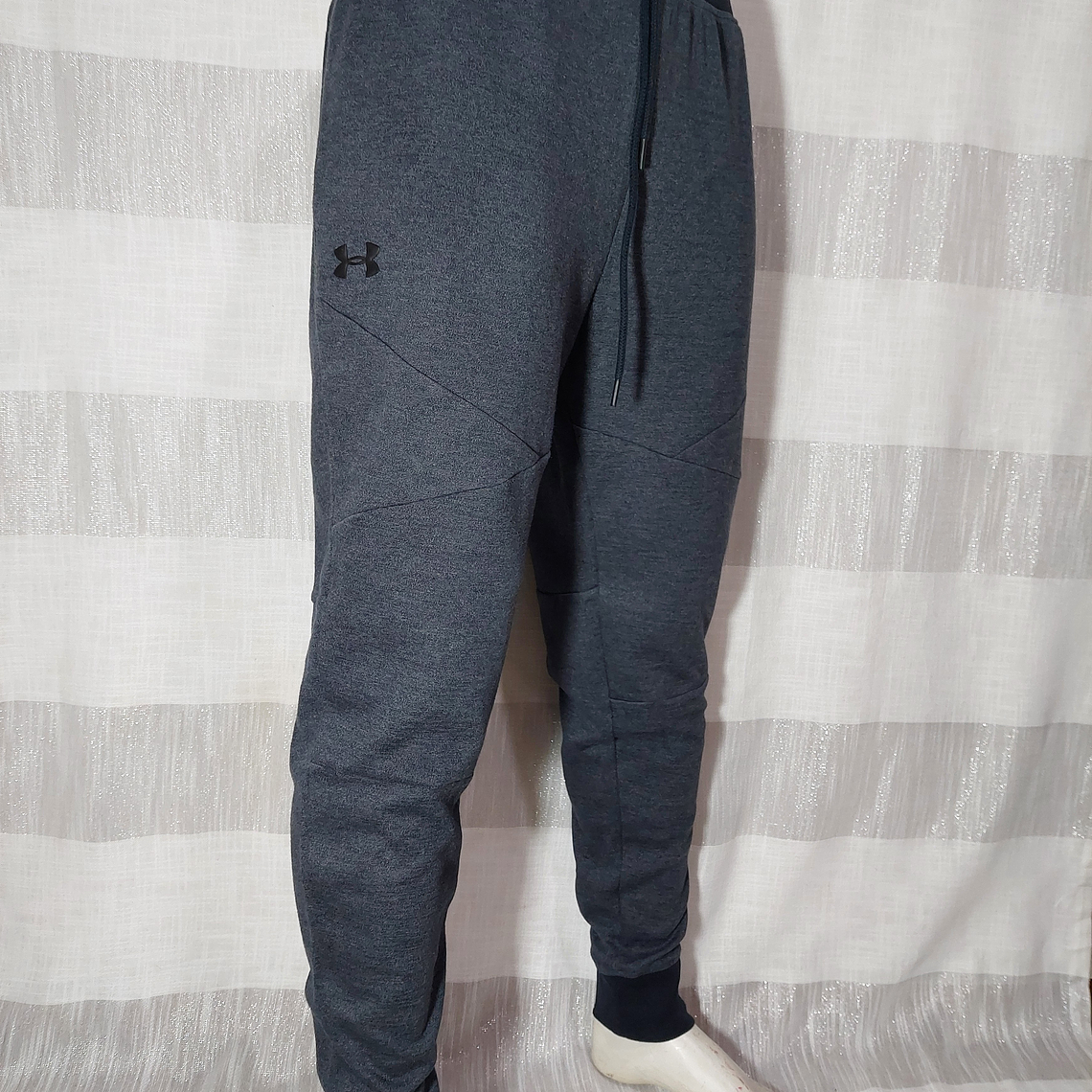 PANTALÓN BUZO GRIS UNDER ARMOUR TALLA 2XL 1