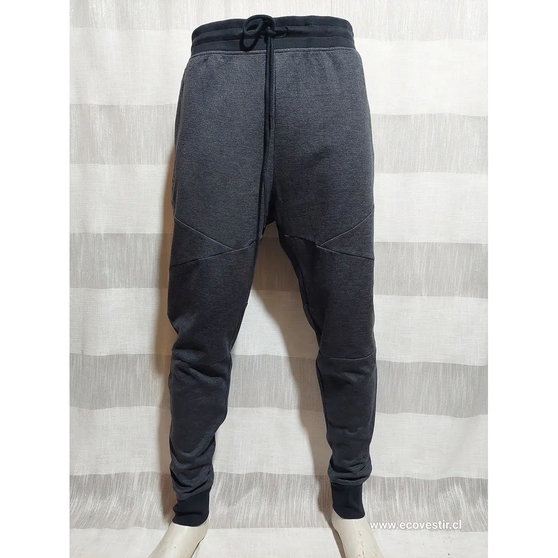PANTALÓN BUZO GRIS UNDER ARMOUR TALLA 2XL 2