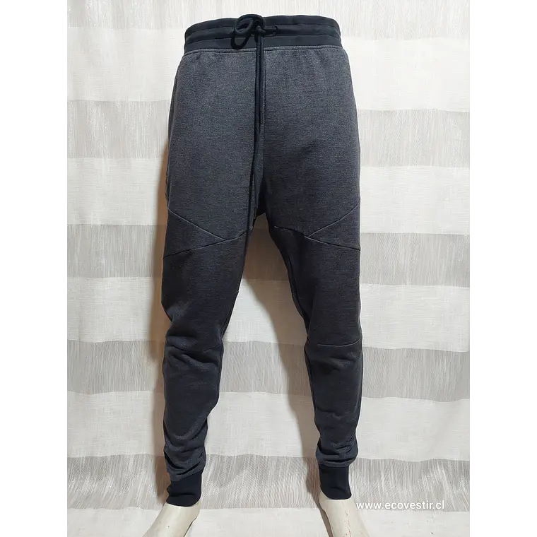 PANTALÓN BUZO GRIS UNDER ARMOUR TALLA 2XL 2