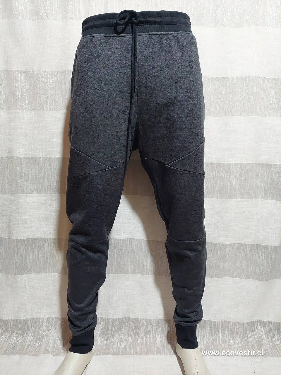 PANTALÓN BUZO GRIS UNDER ARMOUR TALLA 2XL 2