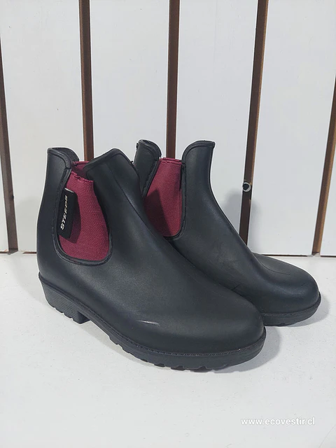 BOTIN DE AGUA NIÑO NEGRO  NRO.26