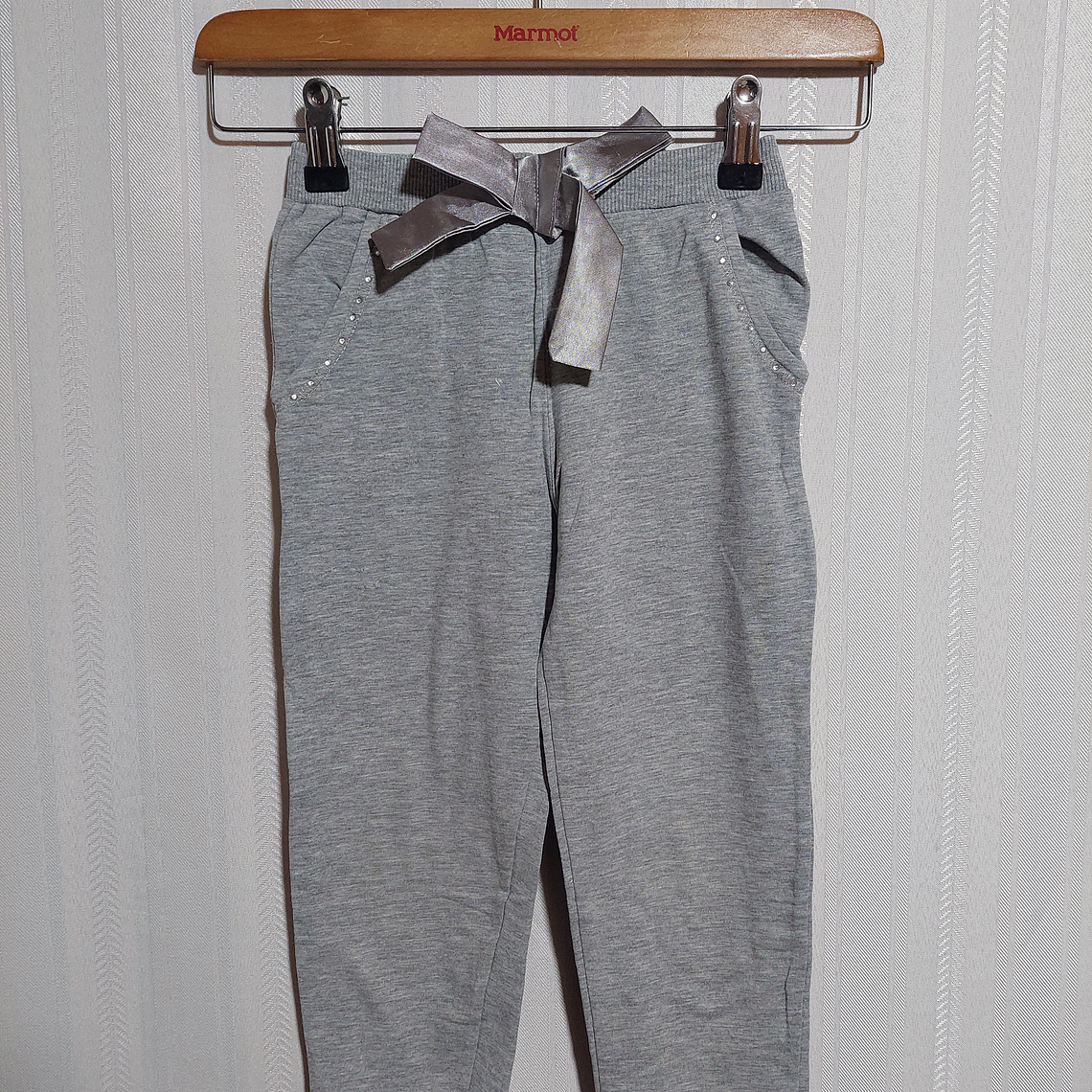 PANTALÓN BUZO NIÑA GRIS AMERICANINO TALLA 4 1