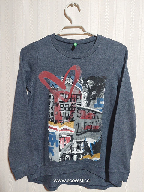 POLERA GRIS JUVENIL CON ESTAMPADO BENETTON TALLA XL (10-11A)