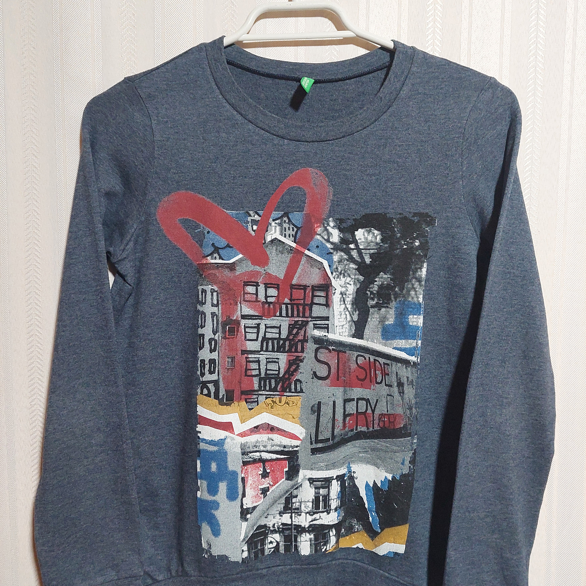 POLERA GRIS JUVENIL CON ESTAMPADO BENETTON TALLA XL (10-11A) 1