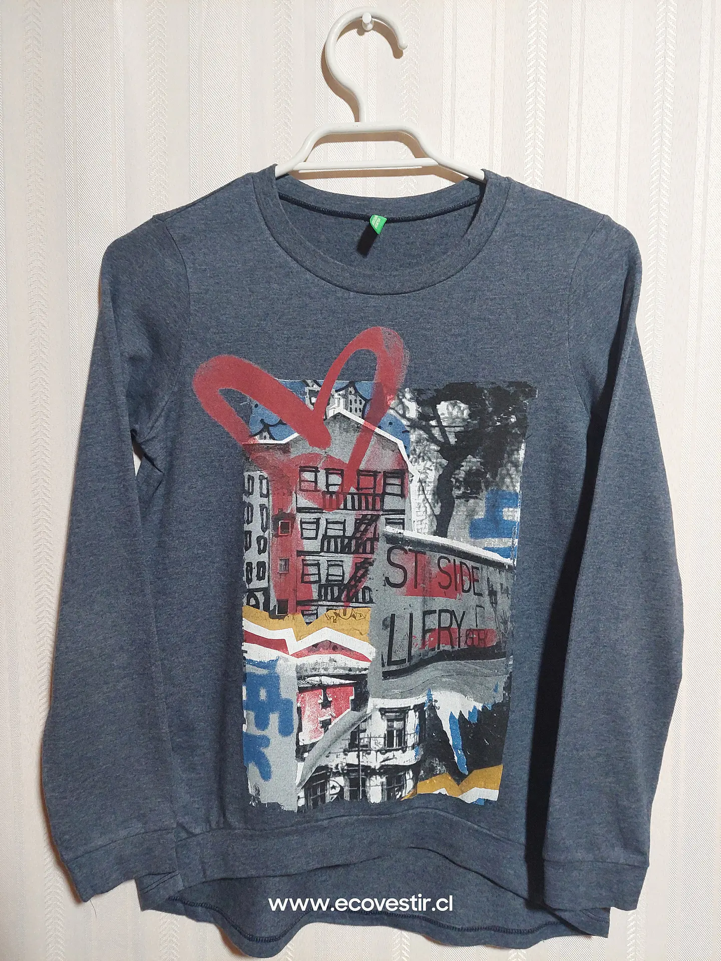 POLERA GRIS JUVENIL CON ESTAMPADO BENETTON TALLA XL (10-11A) 1