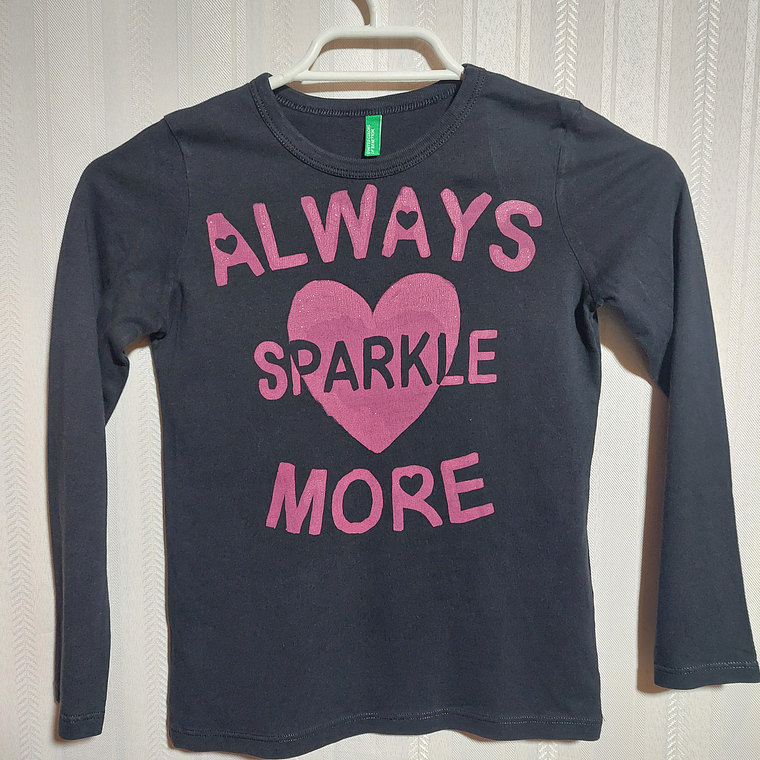 POLERA ML NIÑA NEGRO ESTAMPADO BENETTON TALLA 6-7A  1