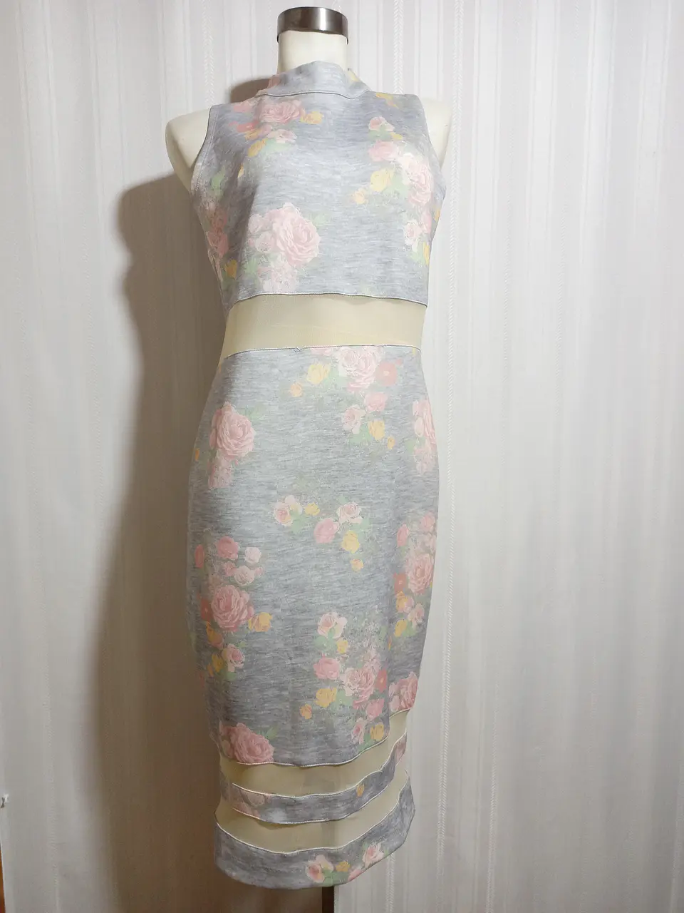 VESTIDO CASUAL FLOREADO  KARDASHIAN TALLA 38 L 1