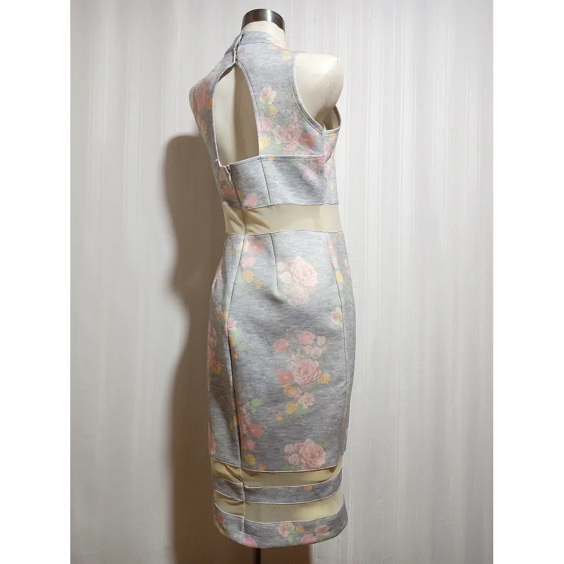 VESTIDO CASUAL FLOREADO  KARDASHIAN TALLA 38 L 2