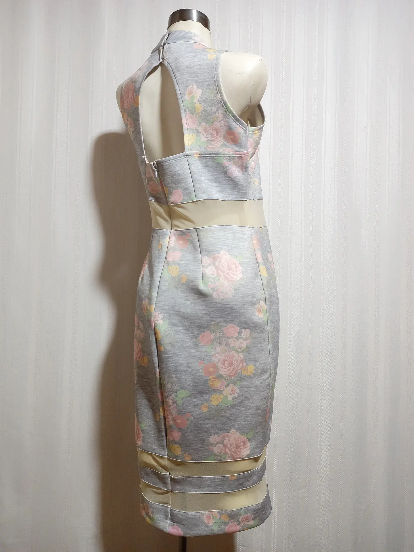 VESTIDO CASUAL FLOREADO  KARDASHIAN TALLA 38 L 2