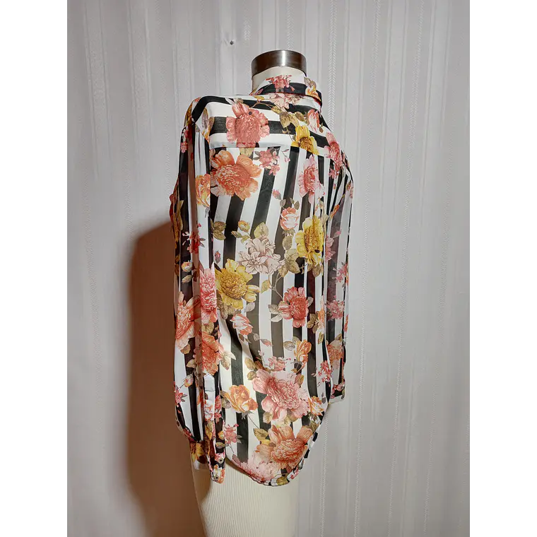 BLUSA ESTAMPADA ZARA BASIC TALLA XS  2